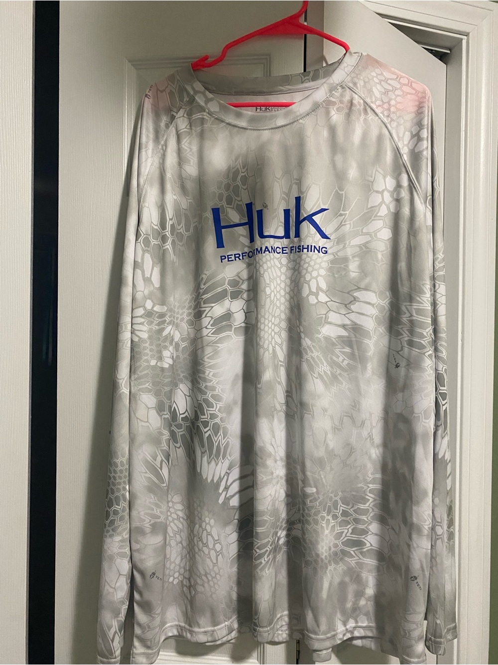 Huk Performance Fishing Shirt - Light Gray with Pink Accent